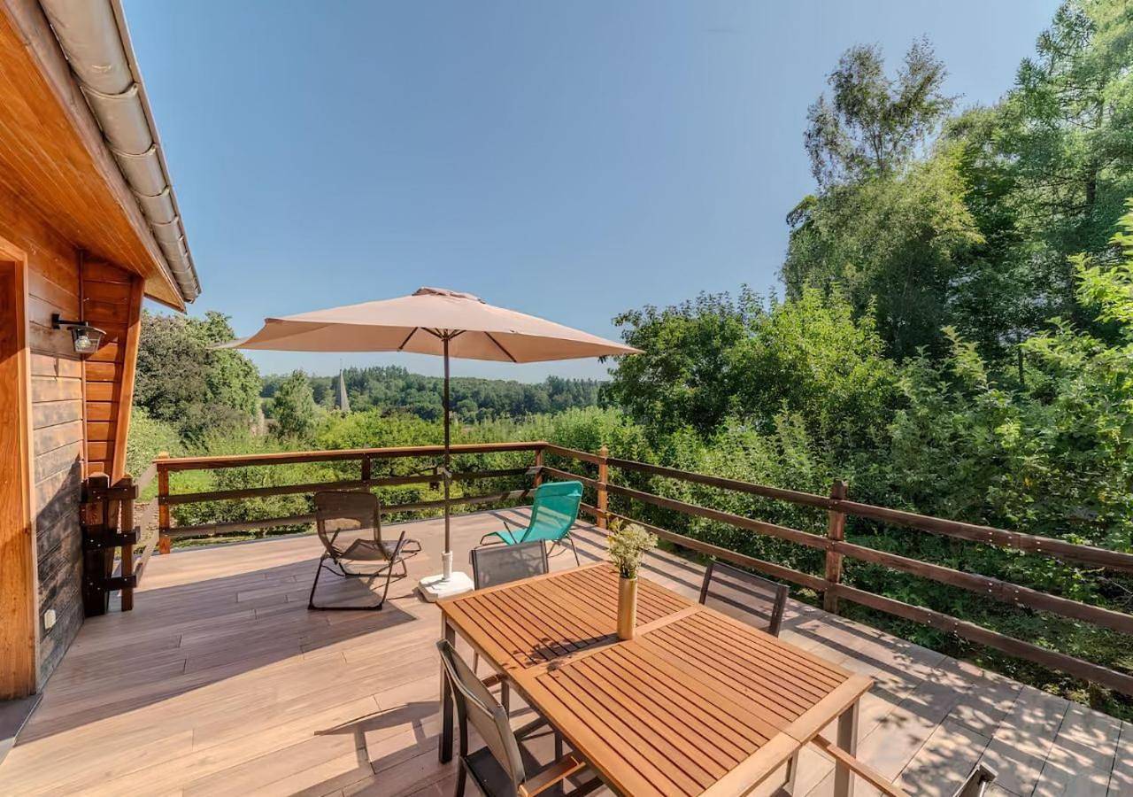 Secret Chalet- Séjour paisible avec vue sur le lac in La Clayette, Région de Charolles