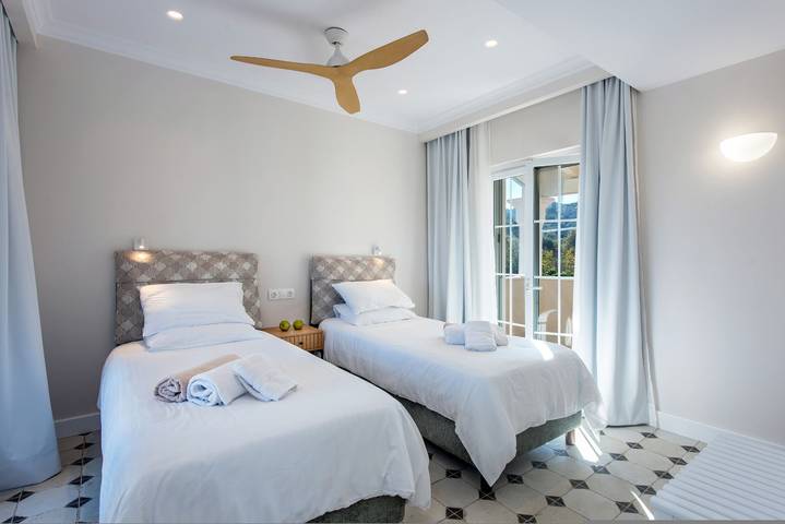 Location de vacances pour 12 personnes, avec jardin et terrasse, adapté aux familles dans Kassiopi - 4