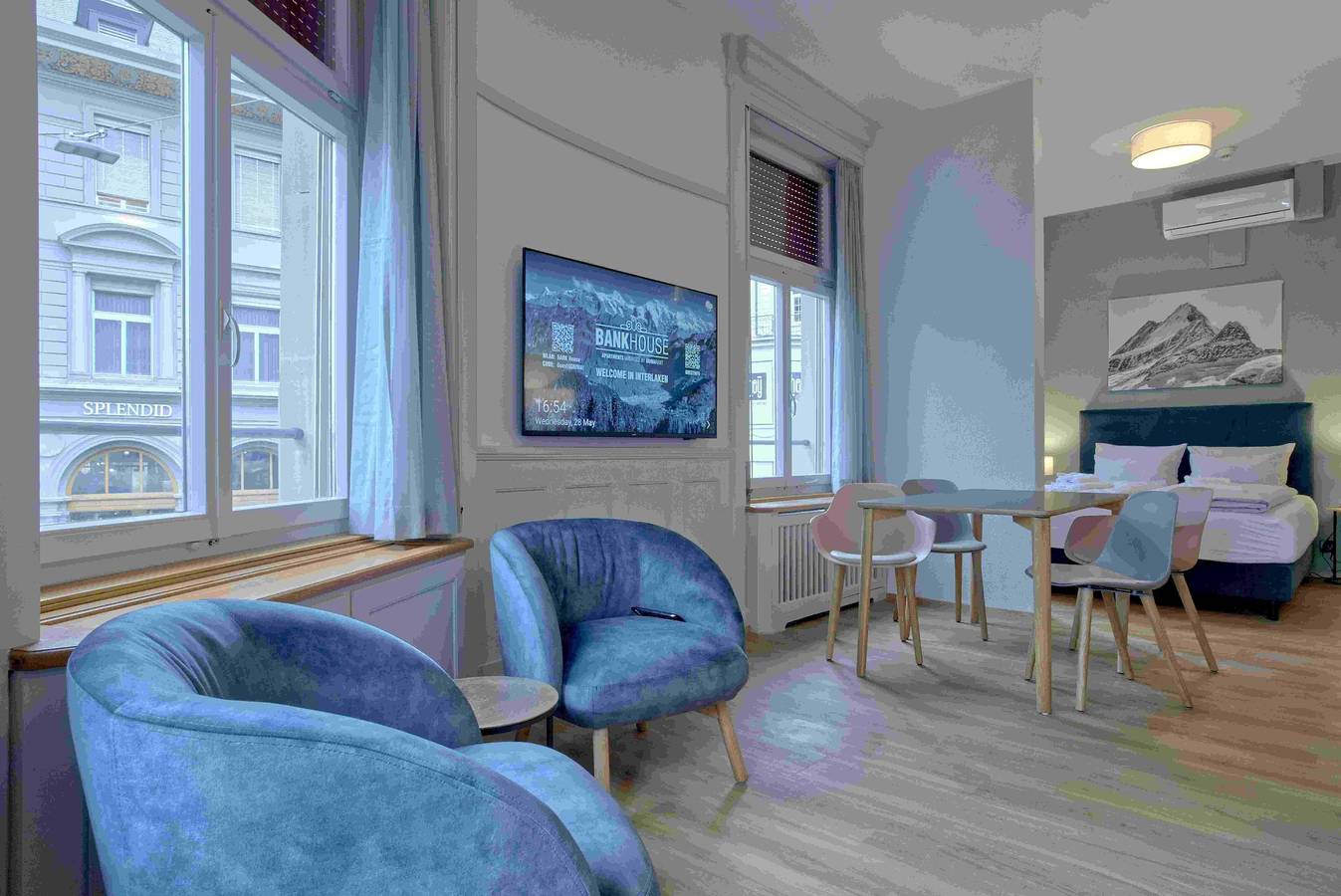 Geheel vakantieappartement, Bank House Apartment L103 in Interlaken, Meer van Thun