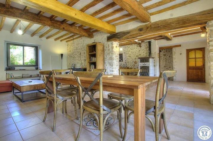 Location de vacances pour 8 personnes, avec jardin dans Cascade de Glandieu