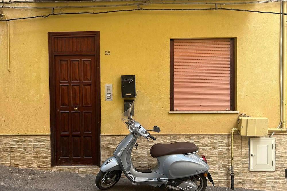 Entire apartment, Totò's little house in Mondello Beach, Palermo