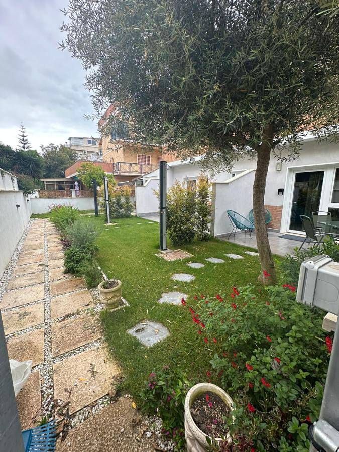 B&b per 3 persone, con giardino, con animali domestici a Ladispoli