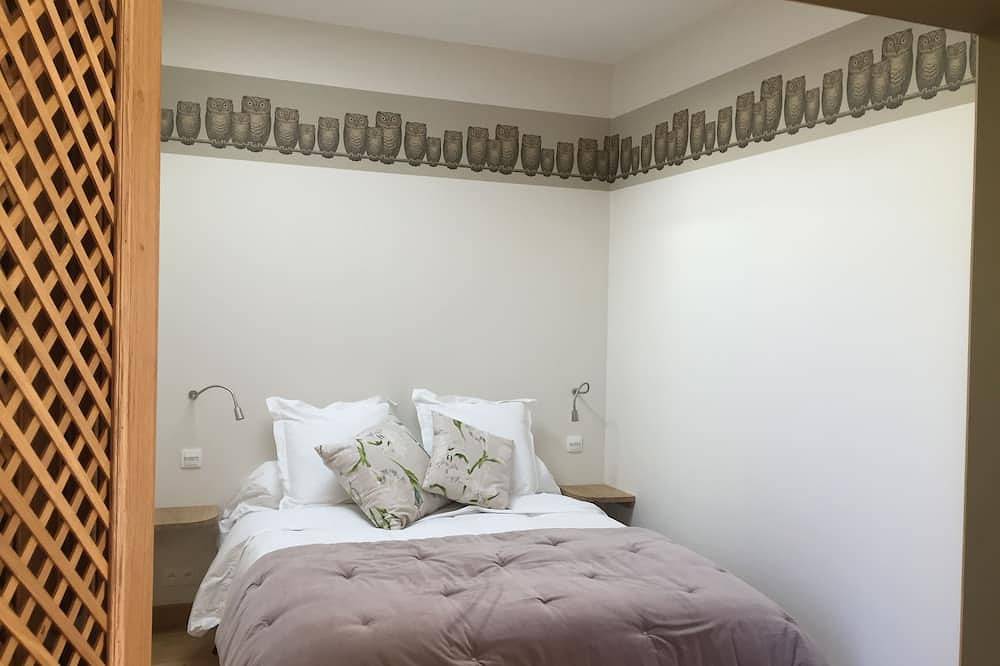 \"L'Orangerie\" Suite of 70 M2 with direct access to the Pool - 1 to 4 Pers in Montagnac, Côte d'Améthyste