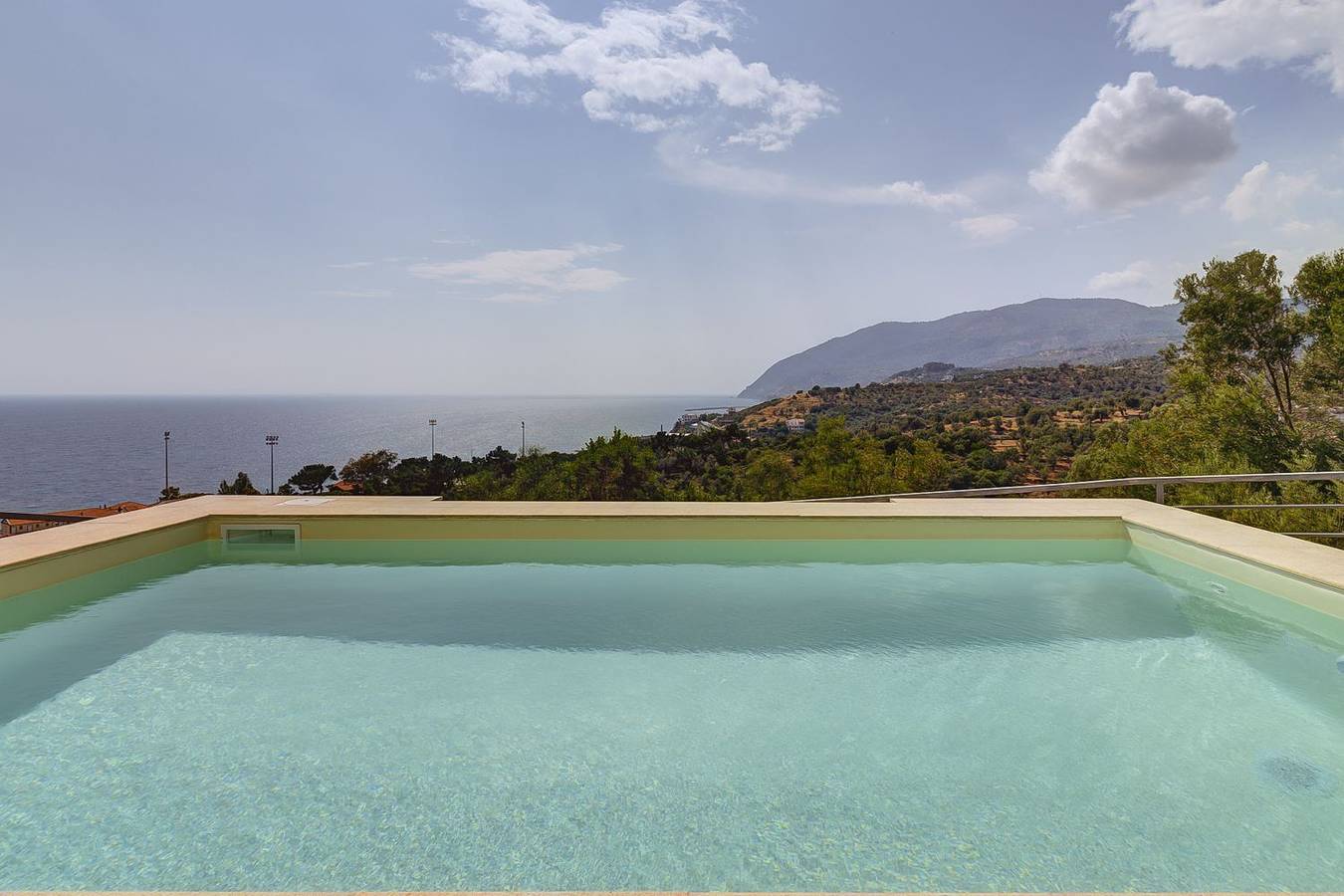Villa Isidoros Ouzo in Lesbos