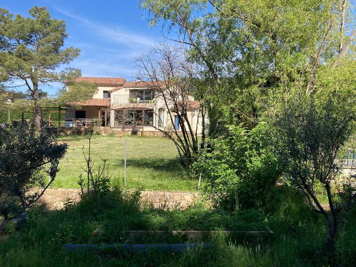 Gîte pour 14 personnes, avec piscine, adapté aux familles à Les Salelles - 2