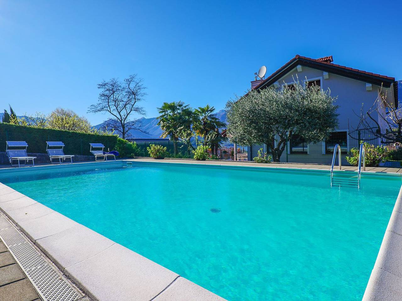 Appartamento intero, Rose Rossa Florentina Garden Holiday Apartment with Pool in Colico, Alpi Orobie Occidentali
