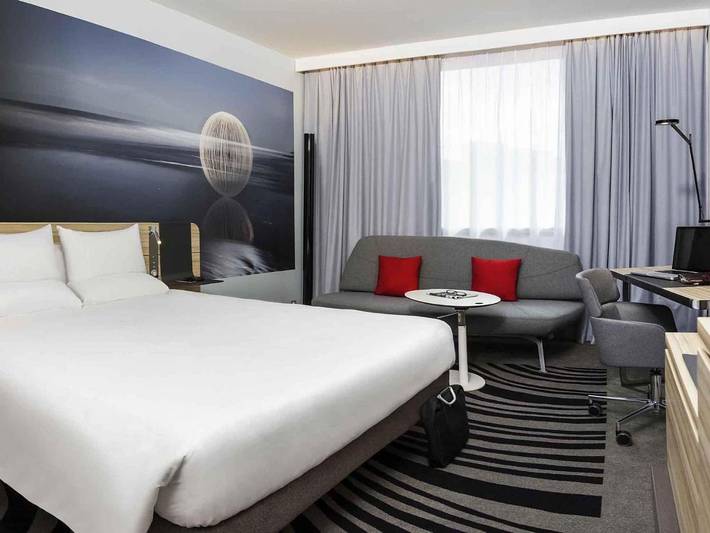 Hôtel pour 4 personnes, avec Terrasse et Jardin ainsi que Piscine et Vue