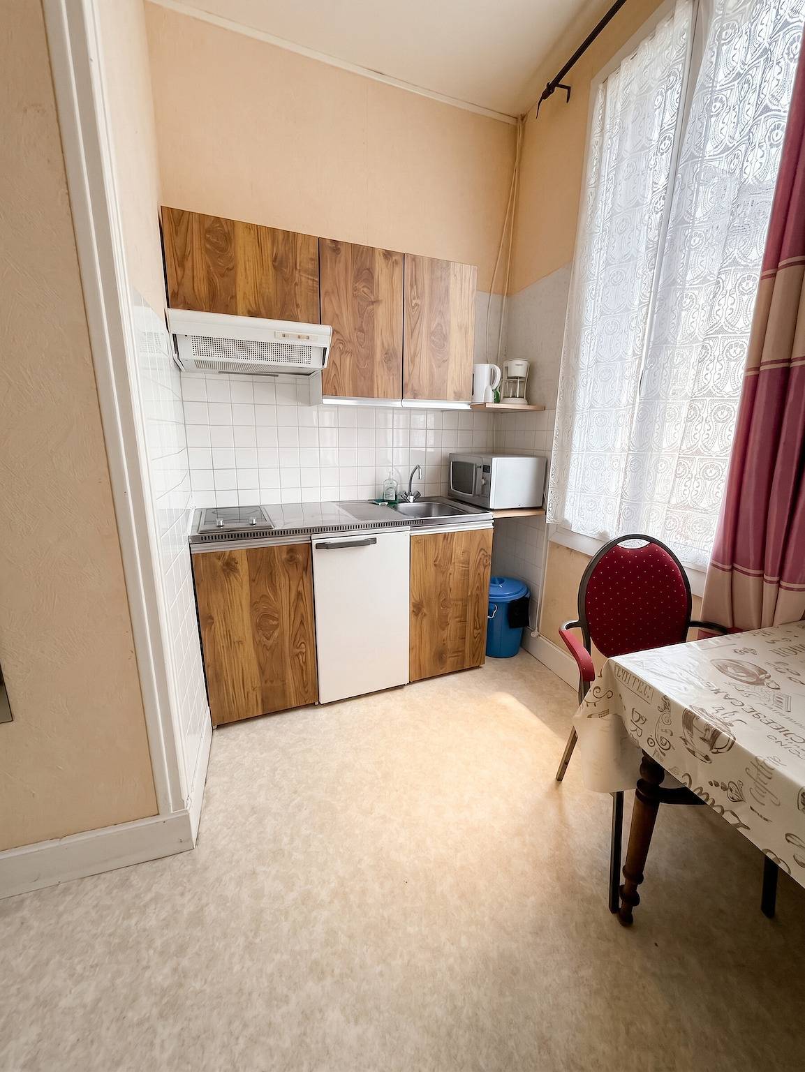 Estudio entero, Encantador estudio en Néris-les-Bains 20 m² con jardín privado in Néris-les-Bains, Región de Montluçon