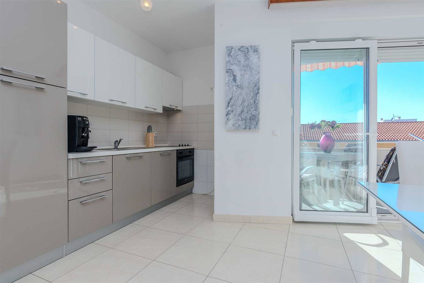 Entire apartment, For 6 persons | 350 m from beach | Apartment in a quiet area in Nin, Zadar