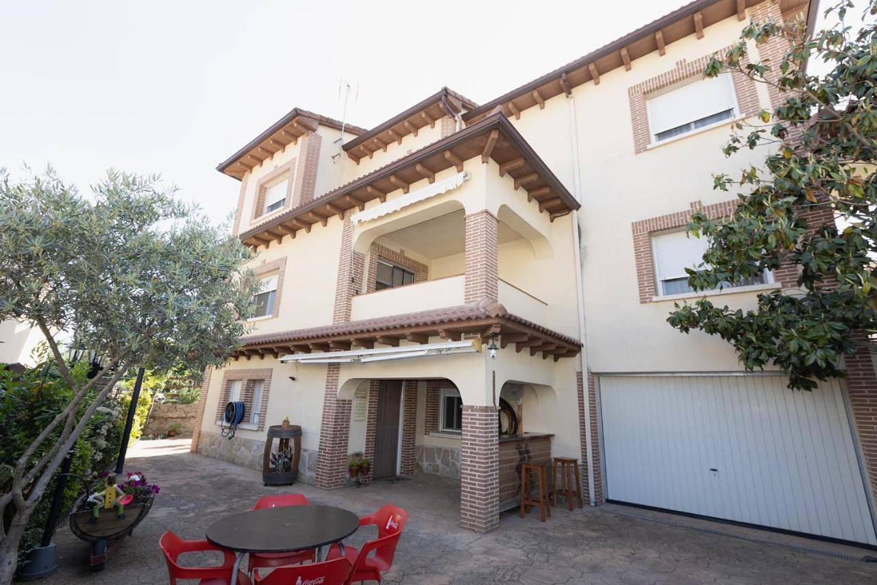 Four-Bedroom House in La Adrada, Provincia de Ávila
