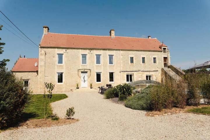 Location de vacances pour 14 personnes, avec Jacuzzi et Terrasse ainsi que Jardin et Piscine dans Mézidon Vallée d'Auge