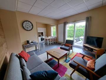 Gîte pour 4 personnes, avec terrasse et jardin à Vallon-en-Sully