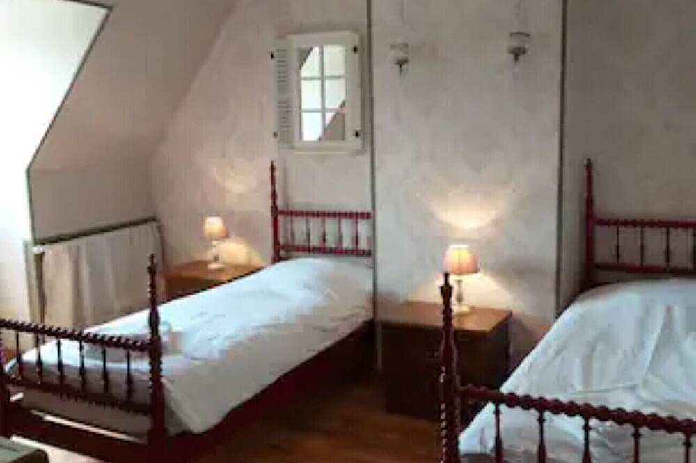 Hameau privé de 16 à 40 pers, piscine, discothèque in Lys-Saint-Georges, Région de La Châtre