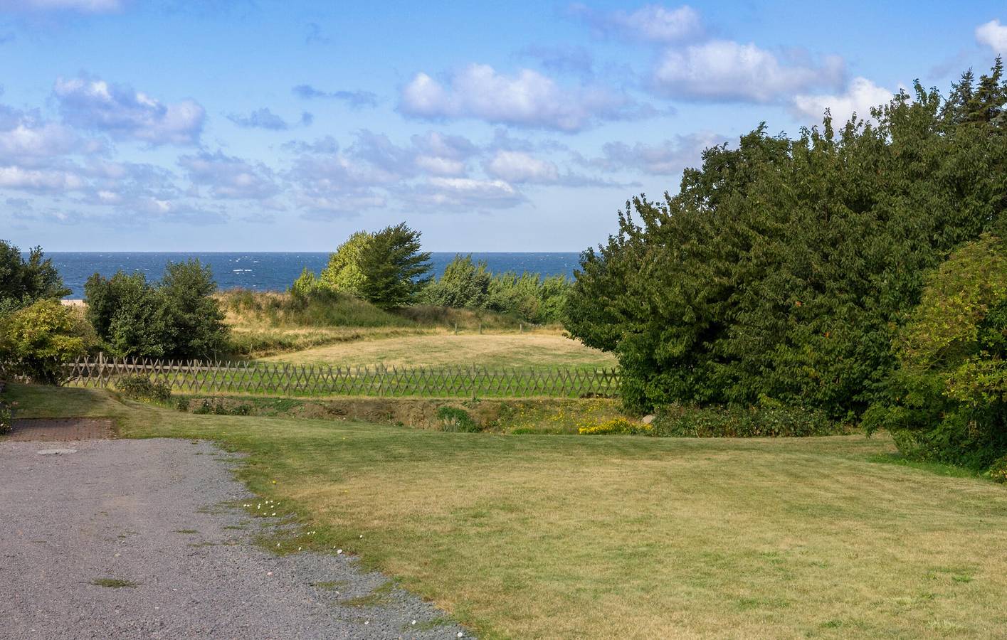 Hel ferielejlighed, Ferielejlighed for 4 personer med terrasse in Hasle, Bornholm