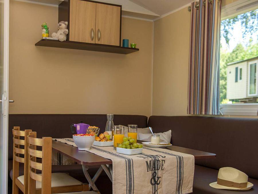Camping Les Rives du Luberon - Mobilhome 6 personnes - Classic | 3 Ch. | 6 Pers. | Terrasse simple | Clim. in Cheval-Blanc, Parc naturel régional du Luberon