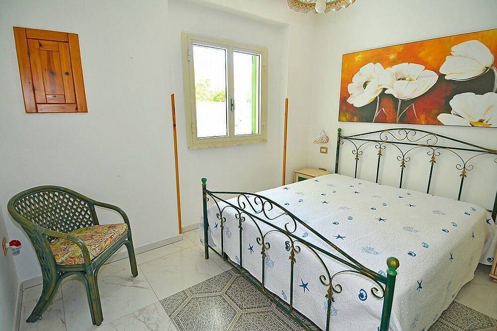 Casa Nima: A welcoming independent house situated at a short distance from the beach, with Free Wi-Fi. in Marina di San Gregorio, Patù