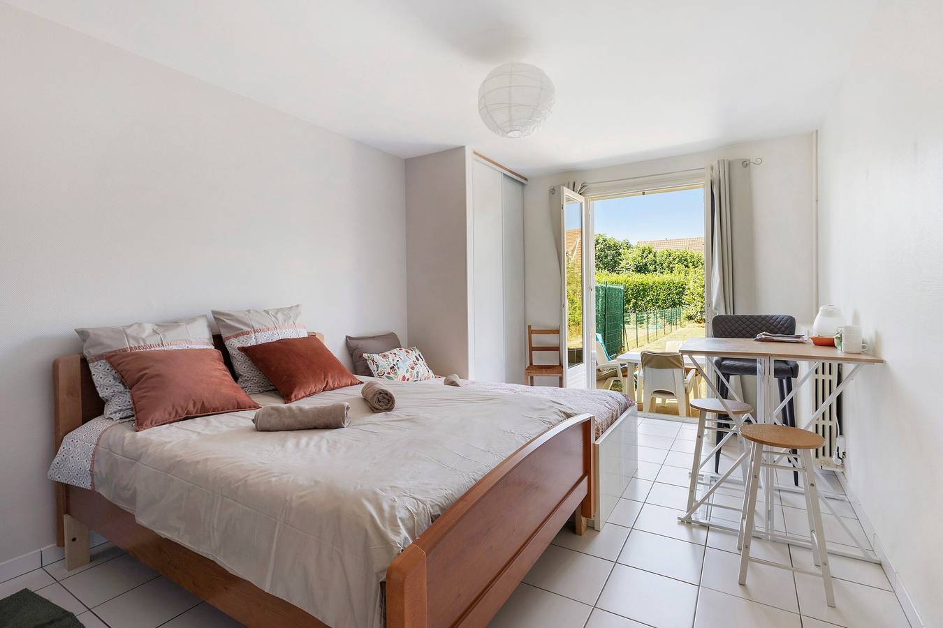 Chambre d’hôtes « La Chambre Mancelle » avec terrasse et jardin partagés, Wi-Fi in Le Mans, Sarthe
