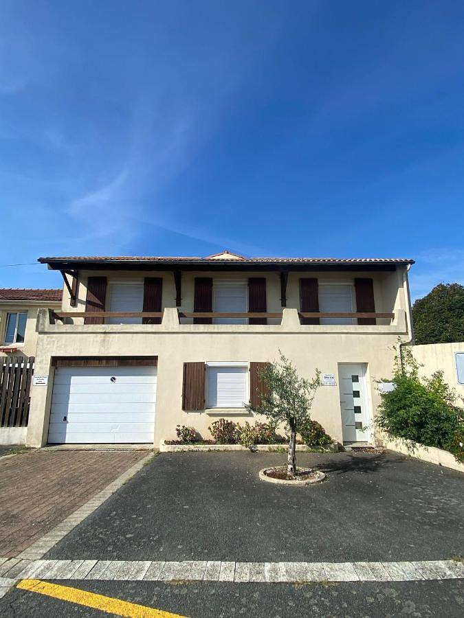 Four-Bedroom House in Cerizay, Deux-Sèvres