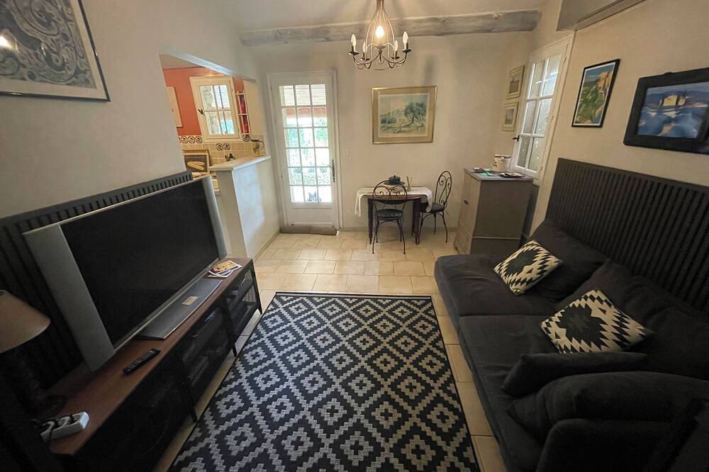 Ovejas En La Región parque Luberon in Lauris, Parque natural regional del Luberon