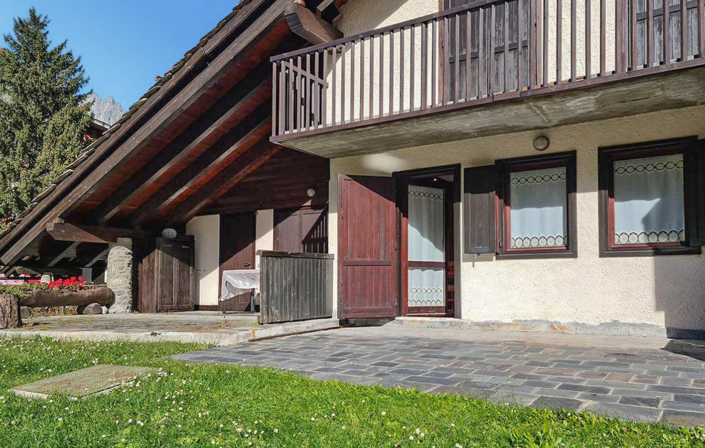 Accogliente appartamento di montagna con WiFi e parcheggio in Courmayeur, Massiccio del Monte Bianco
