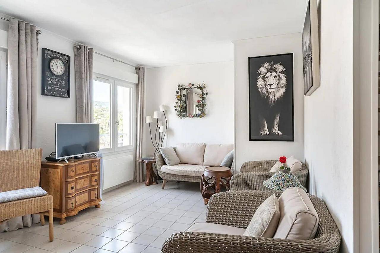 Appartement entier, Duplex Appartement 300m De La Mer avec balcon, Wi-Fi et climatisation in Saint-Aygulf, Fréjus
