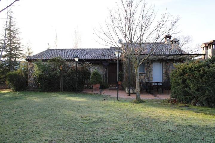 Casa rural para 10 personas, con Balcón y Terraza además de Jardín y Piscina en Encinas - 2