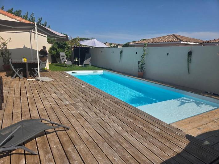 Location de vacances pour 8 personnes, avec Terrasse et Piscine à MUS