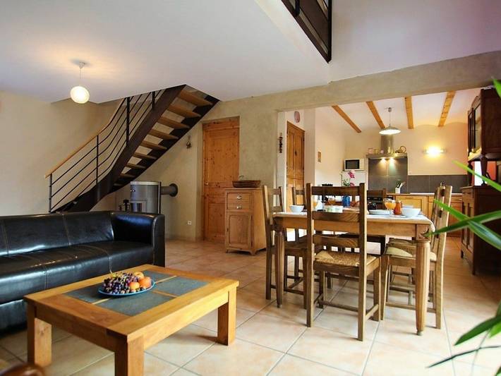Gîte pour 6 personnes, avec jardin à Cerzat