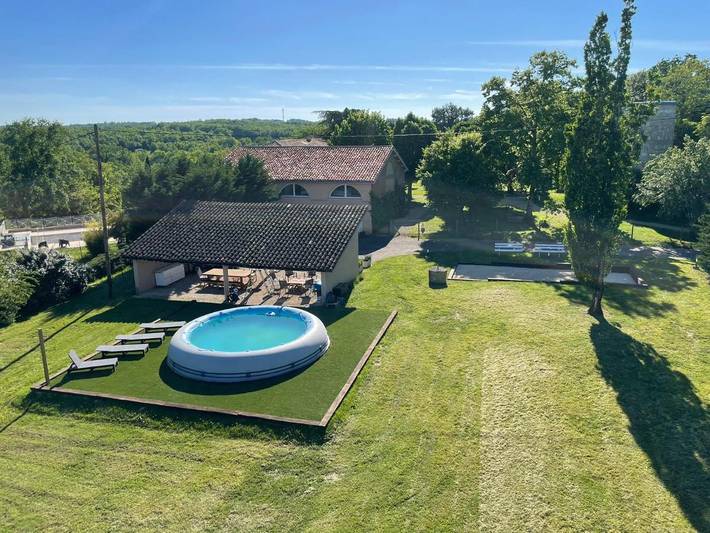 Location de vacances pour 8 personnes, avec Terrasse et Jardin ainsi que Piscine et Vue à Fleurance