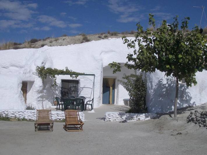 Holiday rental for 3 people, with Terrace and Garden as well as Pool and View in Baza