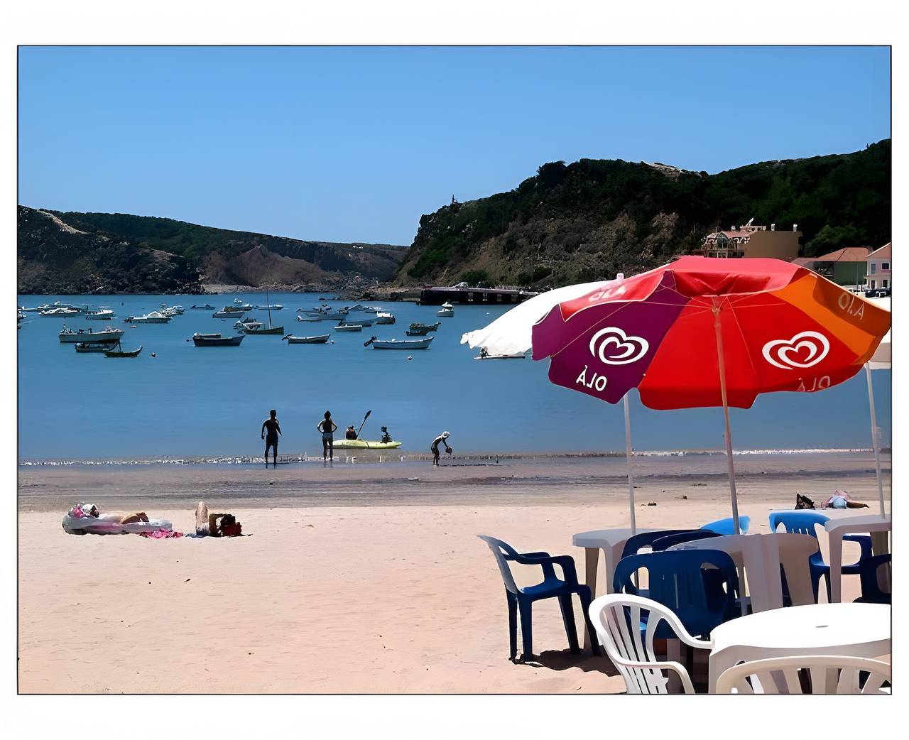 Apartamento inteiro, Apartamento 'Pérola Do Oeste' com Piscina Partilhada, Wi-Fi e Ar Condicionado in Praia de São Martinho do Porto, São Martinho do Porto