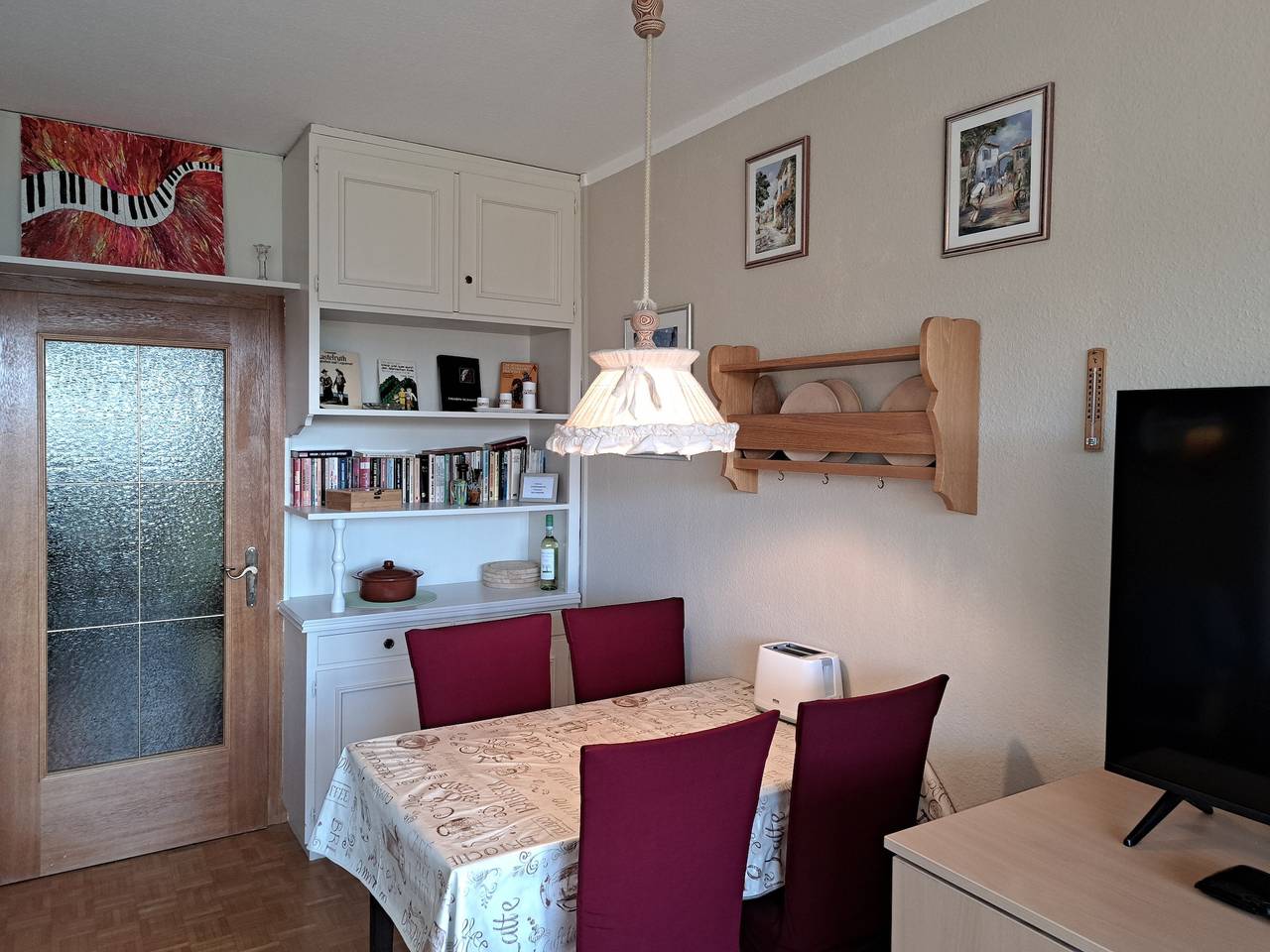 Ganze Wohnung, Apartment „mit Swimmingpool“, Bergblick, Balkon und WLAN in Mittelkärnten