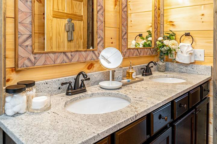 Log cabin for 10 people, with balcony in Sevierville