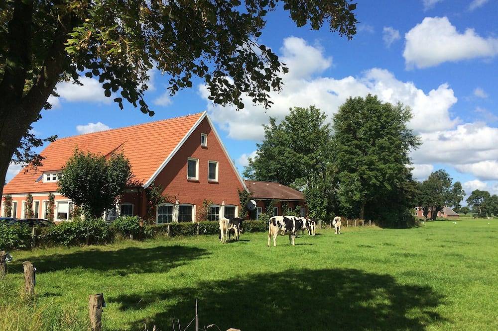Ferienhaus Xxl für 24 Pers mit Kino, Wellness, Bar, 12 Schlaf- und 10 Badezr in Backemoor, Rhauderfehn