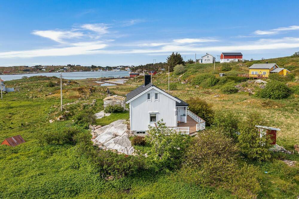Gemütliches Haus in Norddyrøy mit Küche in Frøya