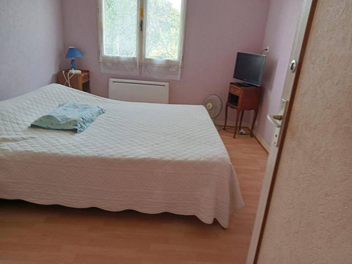 Location de vacances pour 2 personnes, avec vue et jardin à Bouresse - 3