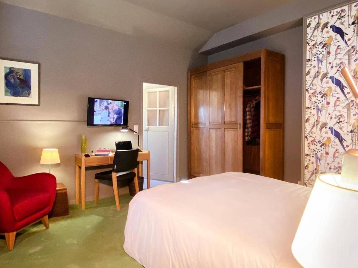 Economy Double Room in Senlis, Oise