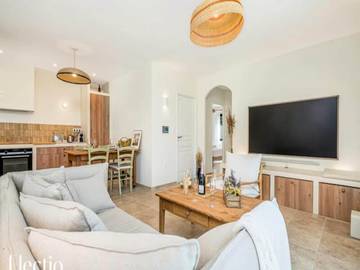 Gîte pour 6 personnes, avec piscine ainsi que jardin et terrasse, adapté aux familles à Lourmarin