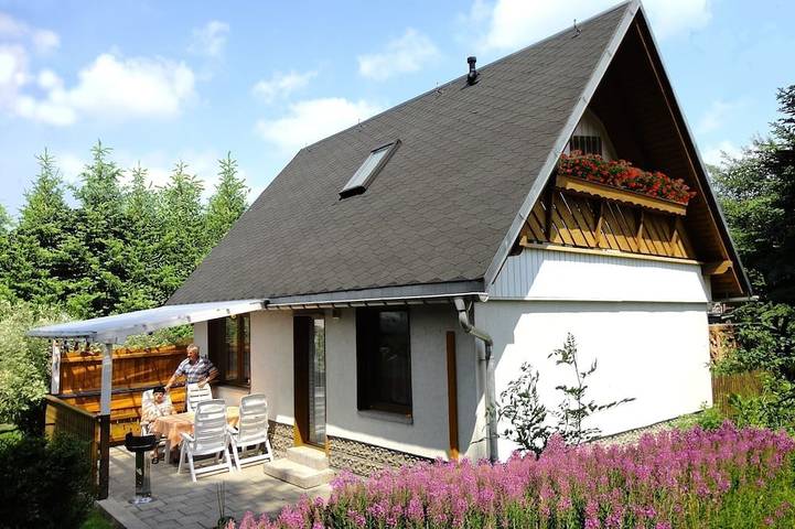 Ferienhaus für 5 Personen, mit Pool und Balkon im Erzgebirge