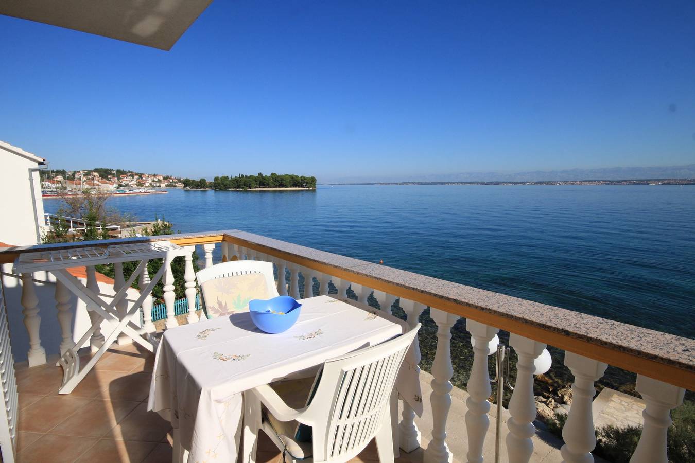 Ganze Wohnung, 1-Zimmer-Ferienwohnung am Strand Preko (Ugljan) A-8384-b in Preko, Insel Ugljan