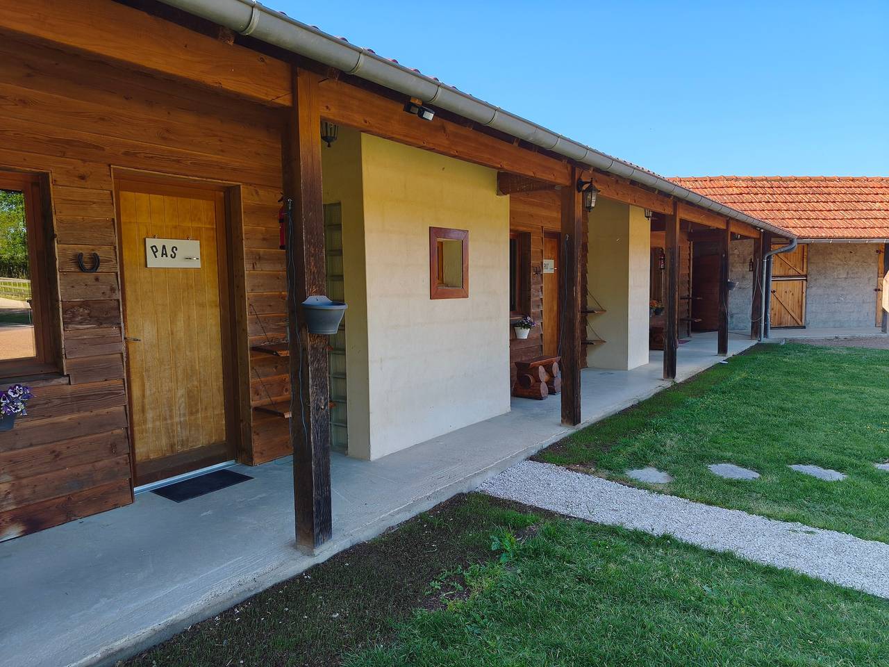Gîte Jeunot Urzy Nièvre – 15 Personen, 3 Schlafzimmer, ruhige Lage am Waldrand in Varennes-Vauzelles, Nièvre