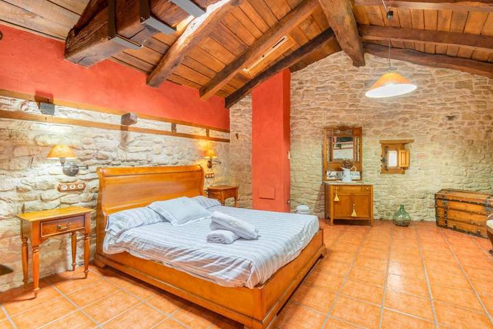 Villa pour 8 personnes, avec Balcon et Terrasse ainsi que Piscine et Vue en Navarre - 4