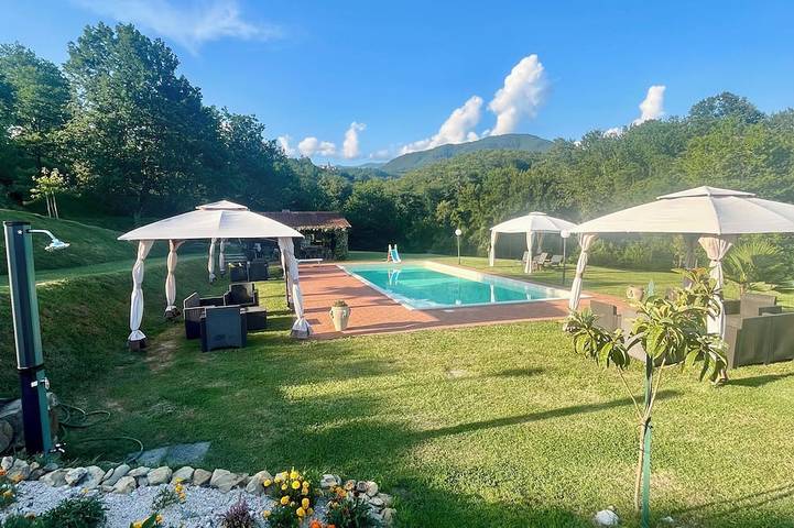 Ferienwohnung für 7 Personen, mit Balkon und Garten sowie Pool