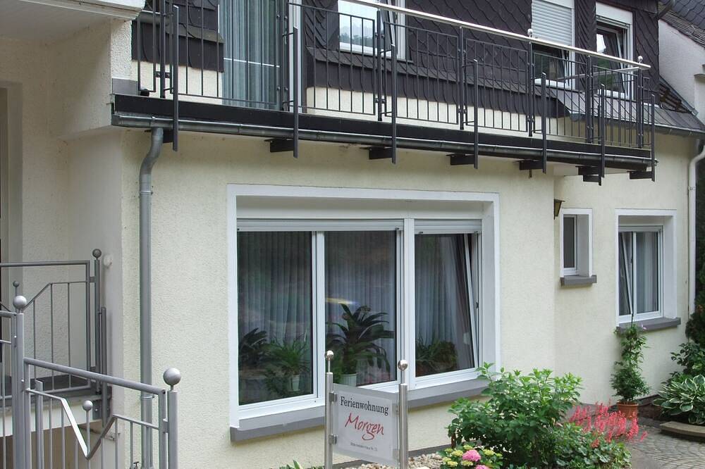 Ganze Wohnung, Ruhige Komfortwohnung mit großer Sonnenterrasse und herrlichem Moselblick in Valwig, Cochem-Zell