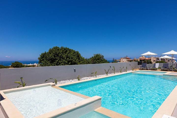 Ferienhaus für 36 Personen, mit Balkon und Terrasse sowie Garten und Pool