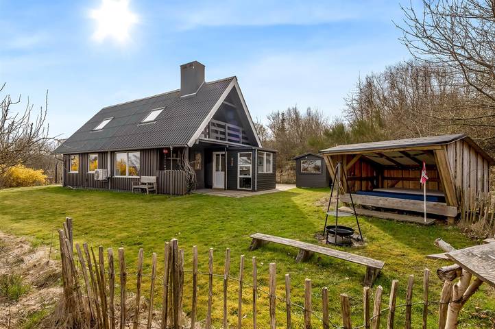 Feriehus for 5 personer, med Balkong og Terrasse i tillegg til Sauna i Fur