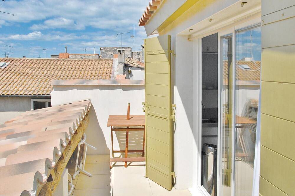 Lovely home in Beaucaire with Wifi in Beaucaire, Nimes region