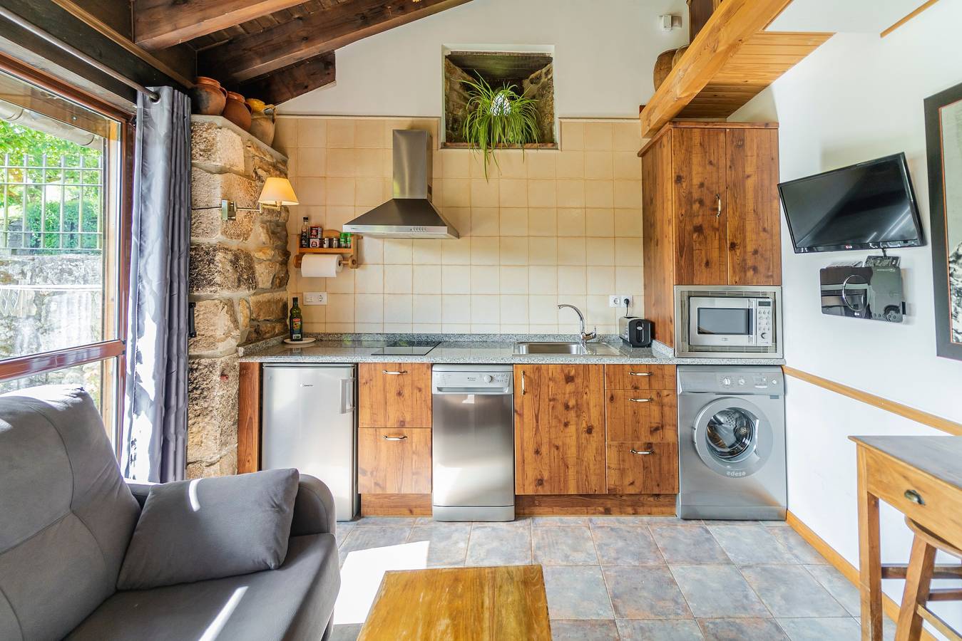 Landhuis 'Villamoronta' met uitzicht op de bergen, privéterras en Wifi, foto 6