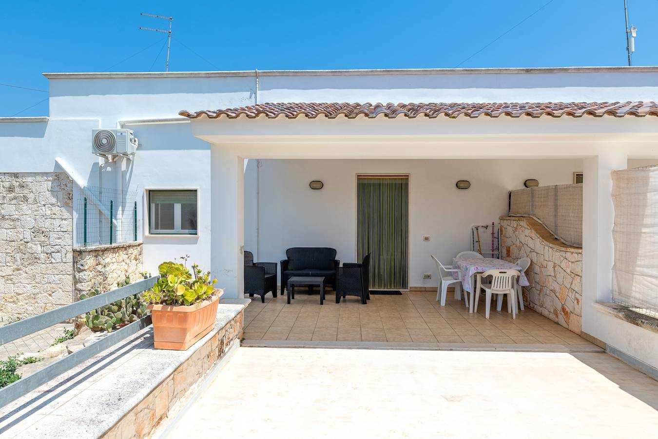 Appartamento intero, Appartamento 'Girasole' con piscina condivisa, Wi-Fi e aria condizionata in Ceglie Messapica, Salento