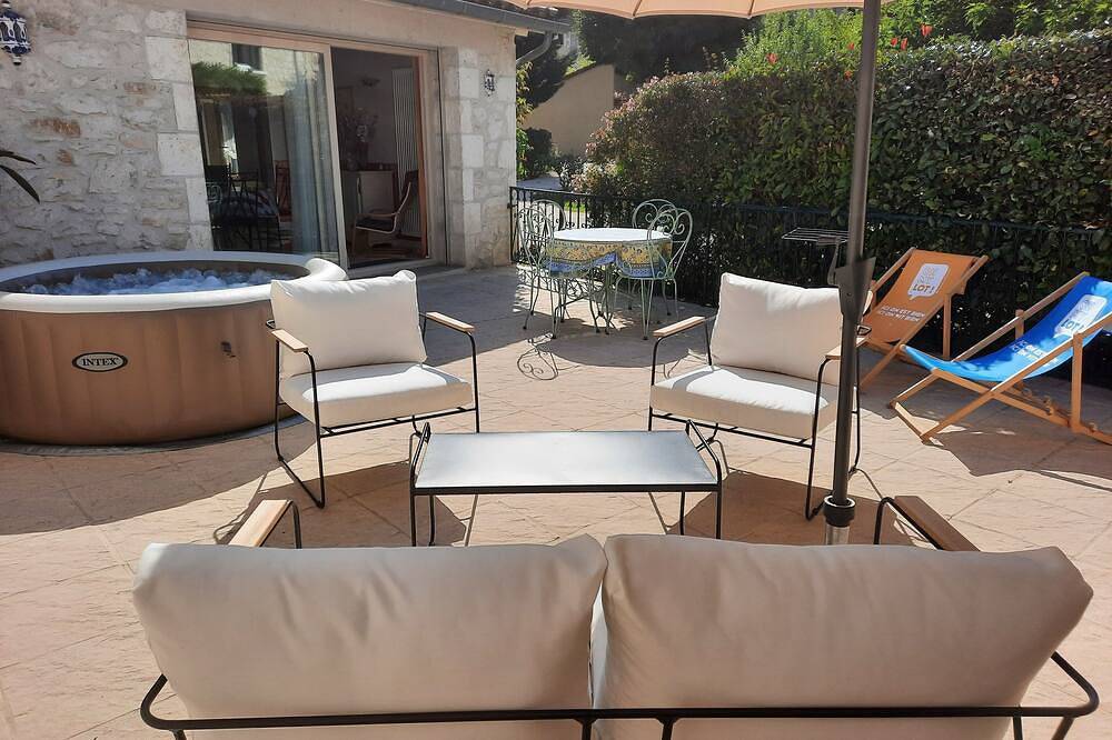 Maisonnette pour 2 personnes avec grande terrasse privée et parking in Souillac, Lot